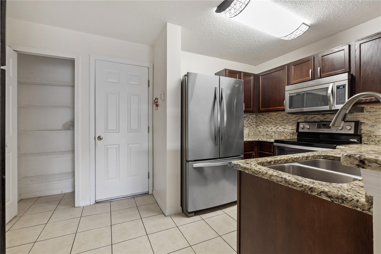 Listing photo id 6 for 8505 Edgewater Place Boulevard