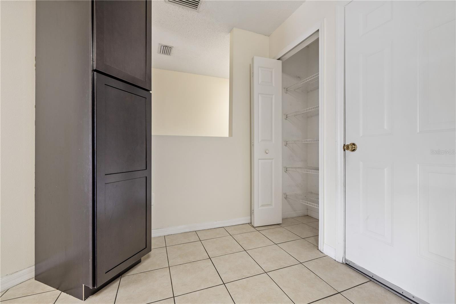 Listing photo id 7 for 8505 Edgewater Place Boulevard