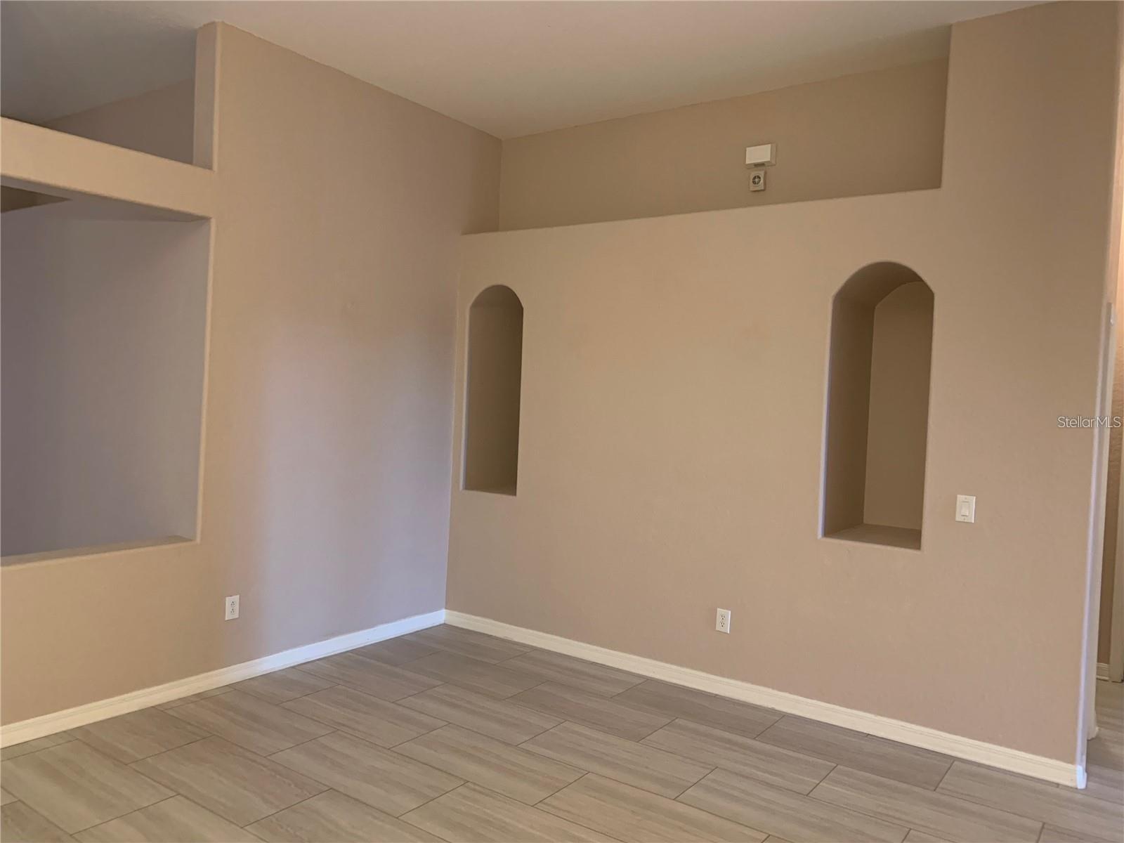 Image 12 of 35 For 10724 Banfield Drive