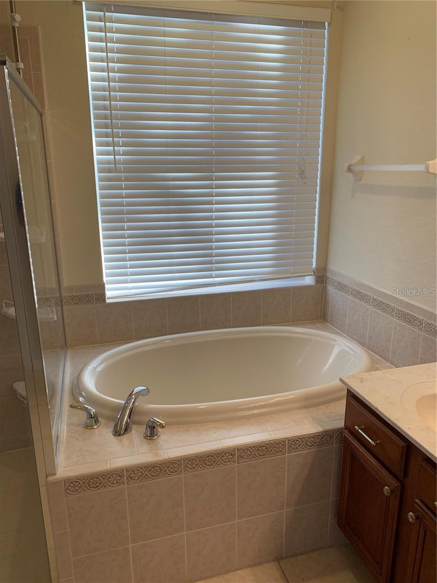 Image 18 of 35 For 10724 Banfield Drive