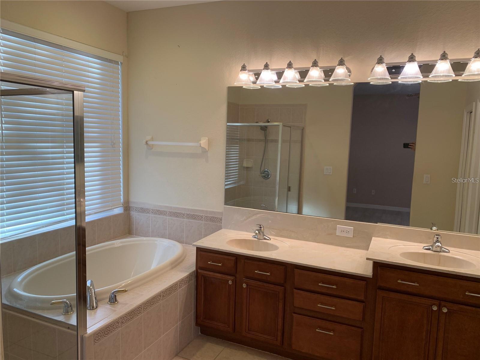 Image 20 of 35 For 10724 Banfield Drive