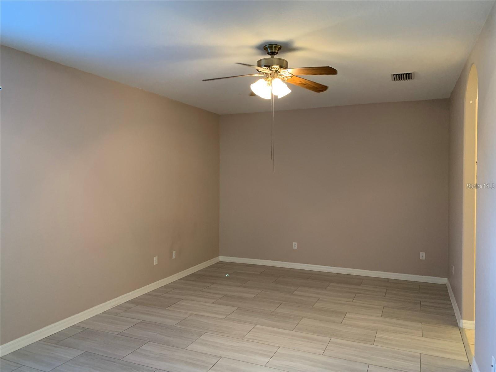 Image 25 of 35 For 10724 Banfield Drive