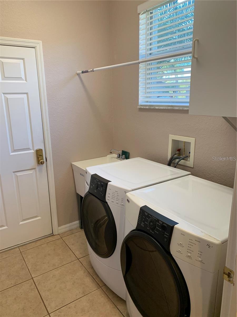 Image 27 of 35 For 10724 Banfield Drive