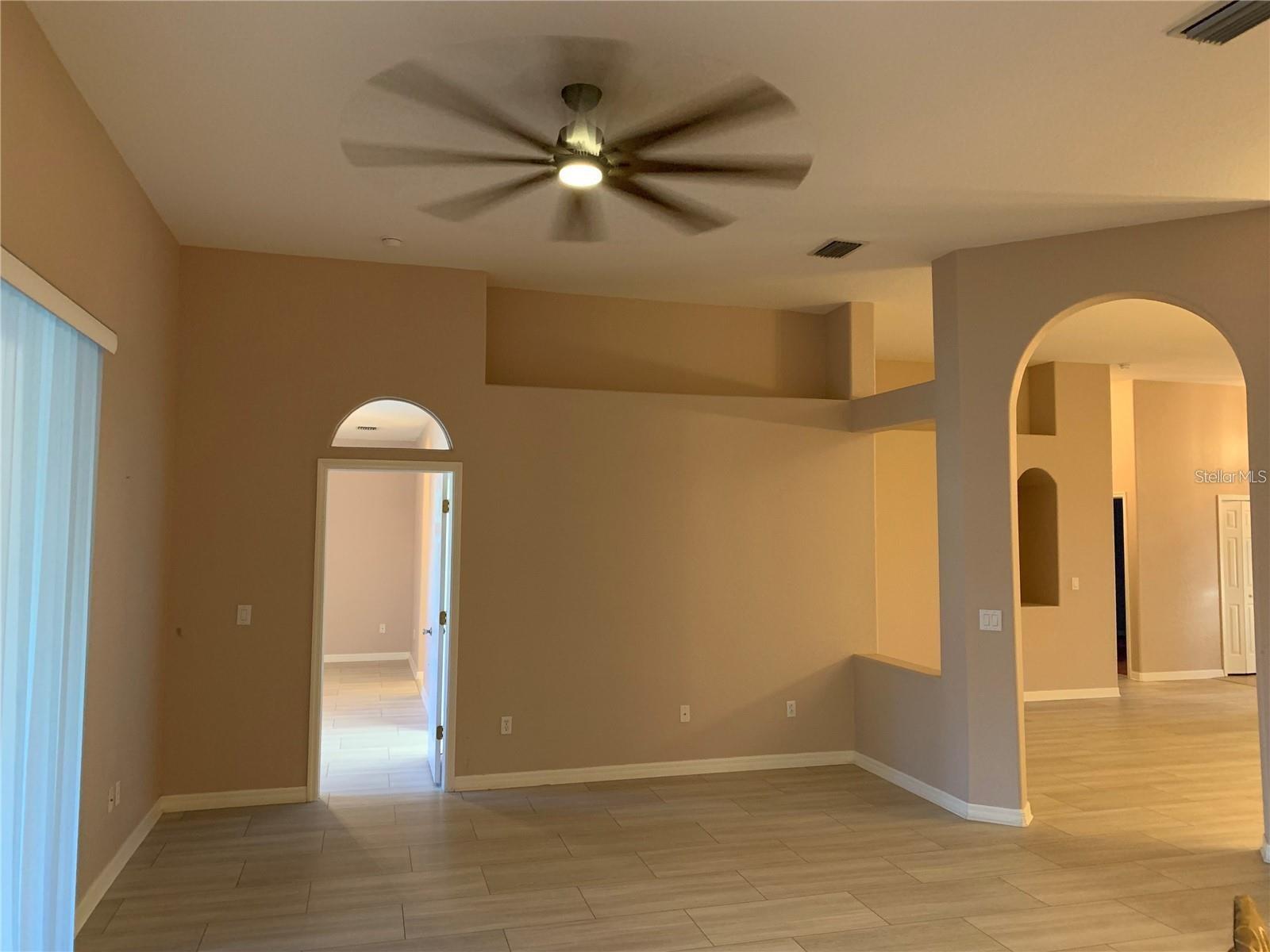 Image 9 of 35 For 10724 Banfield Drive