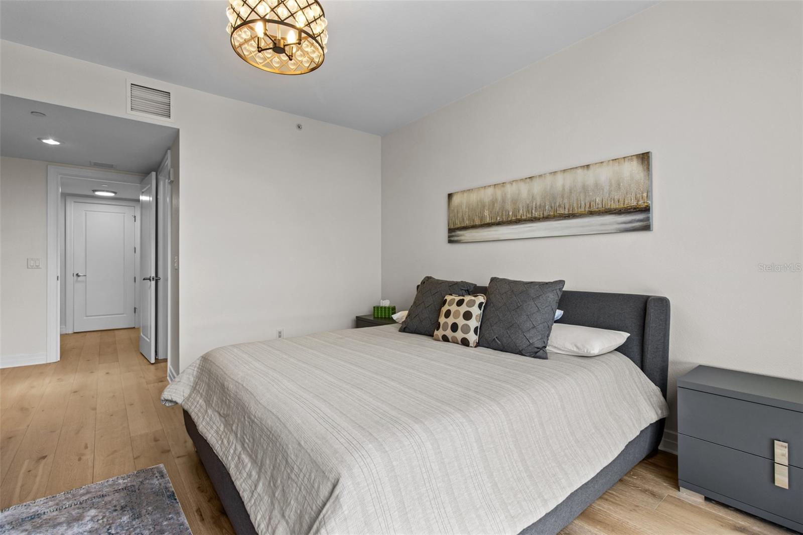 Image 16 of 66 For 331 Cleveland Street 2102