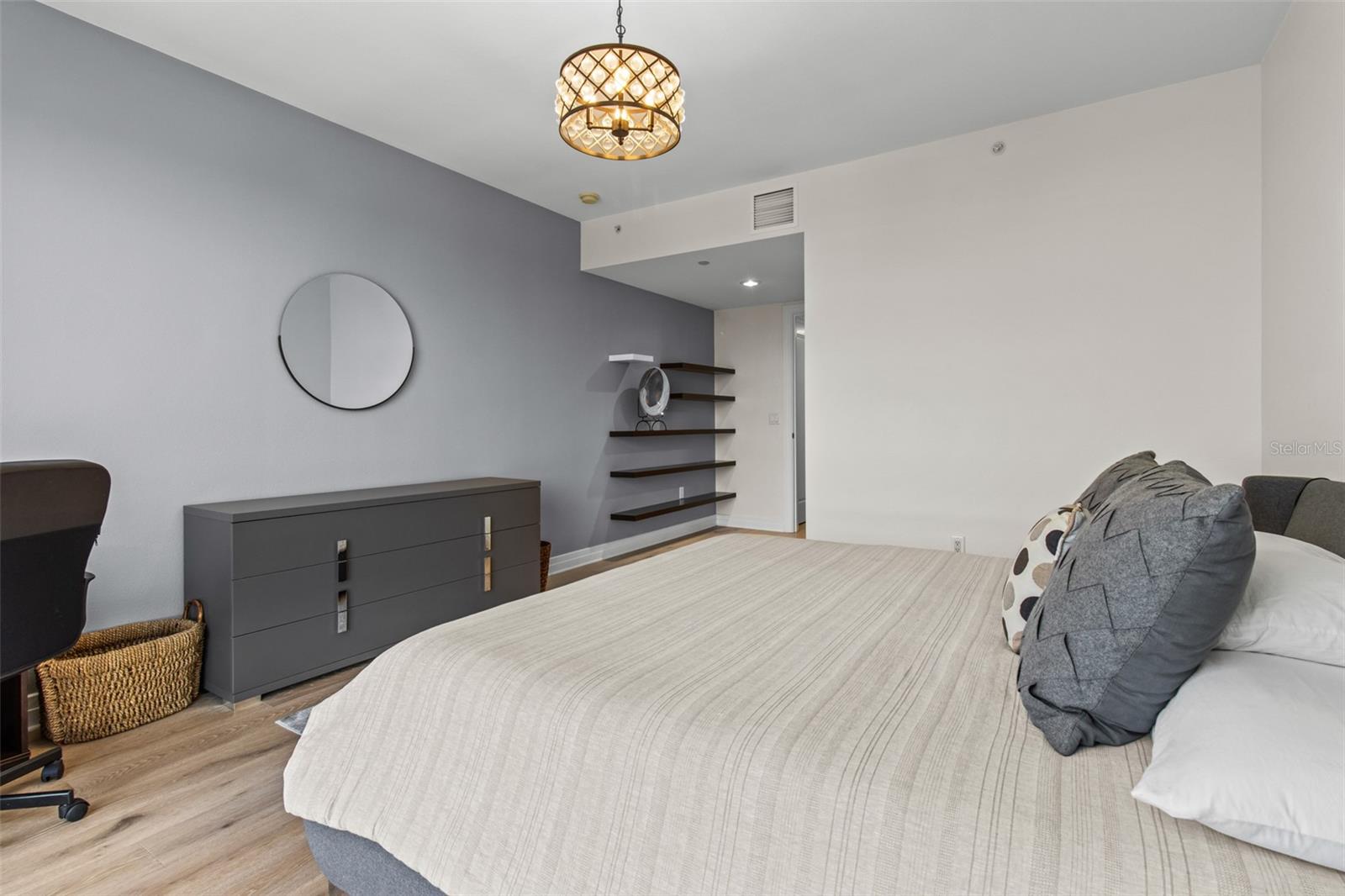 Image 17 of 66 For 331 Cleveland Street 2102