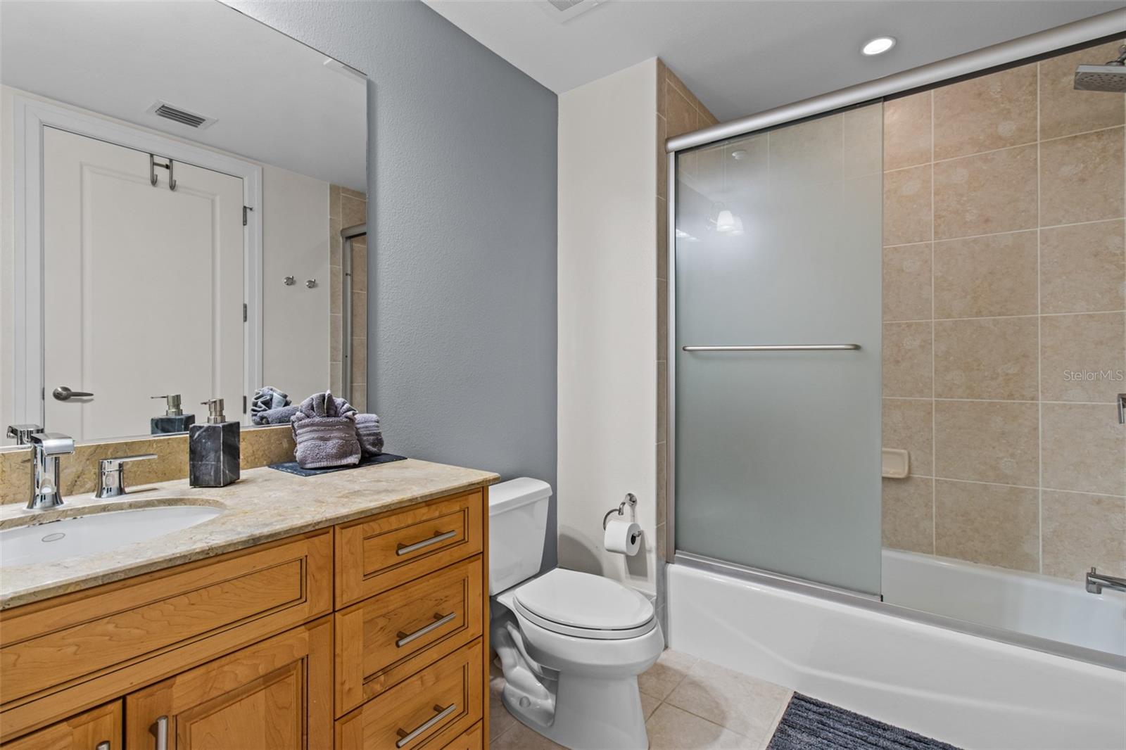 Image 21 of 66 For 331 Cleveland Street 2102