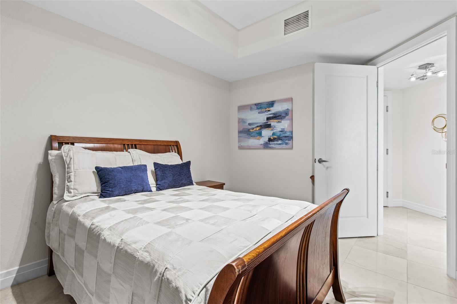 Image 23 of 66 For 331 Cleveland Street 2102