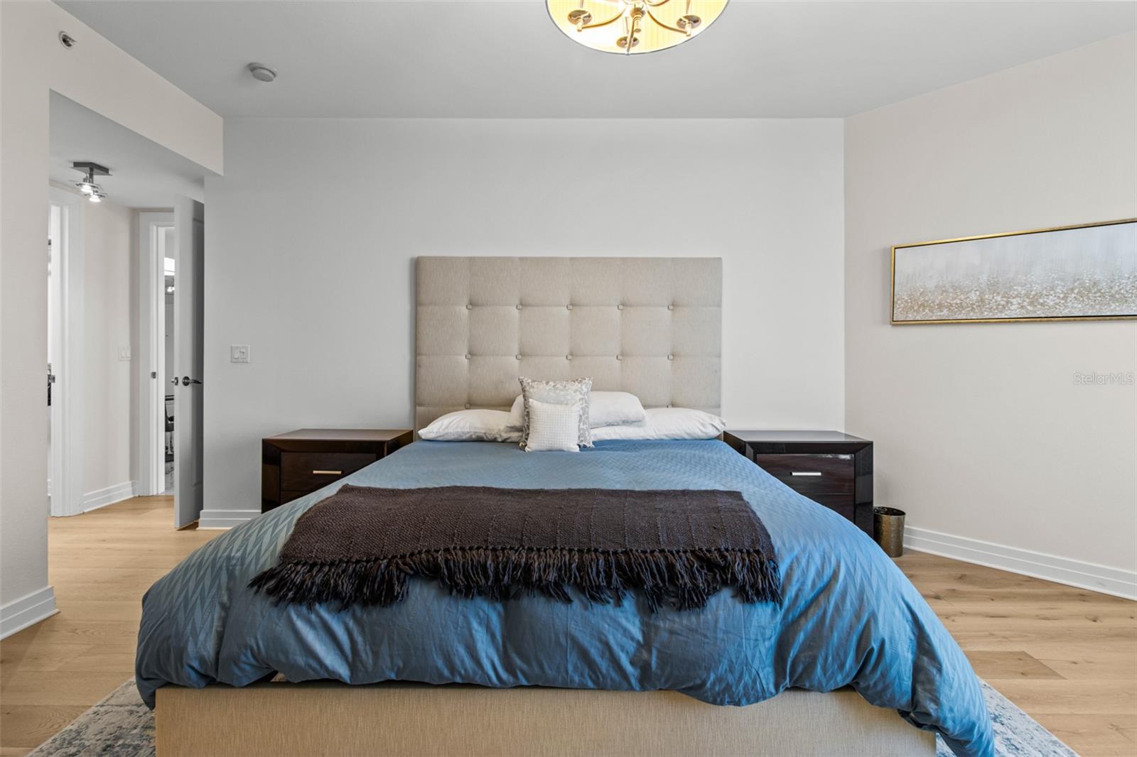 Image 31 of 66 For 331 Cleveland Street 2102