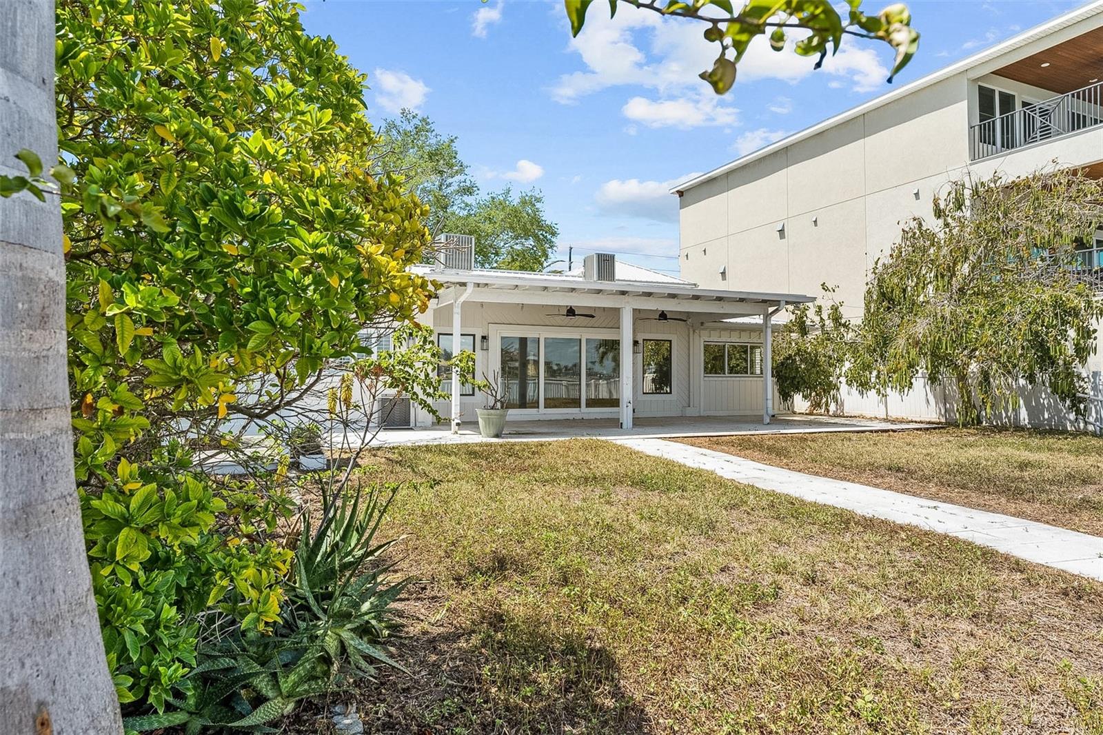 Image 12 of 16 For 845 Bay Esplanade