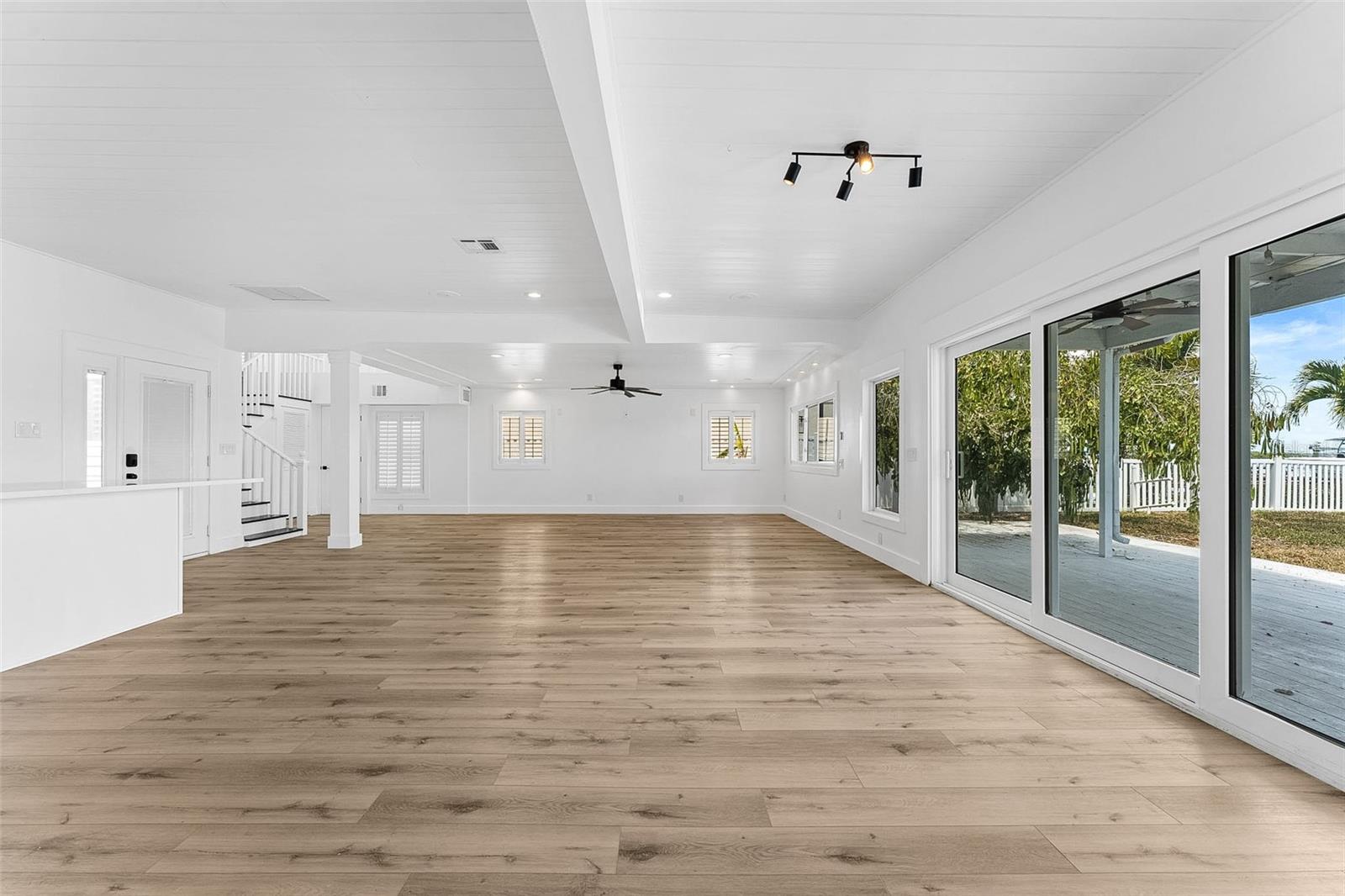 Image 6 of 16 For 845 Bay Esplanade