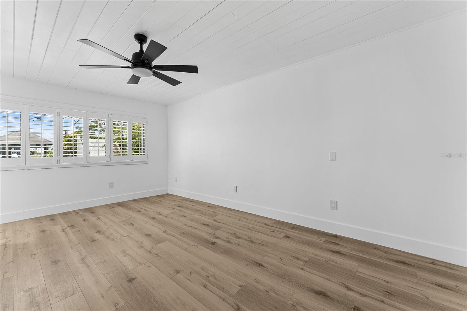 Image 9 of 16 For 845 Bay Esplanade