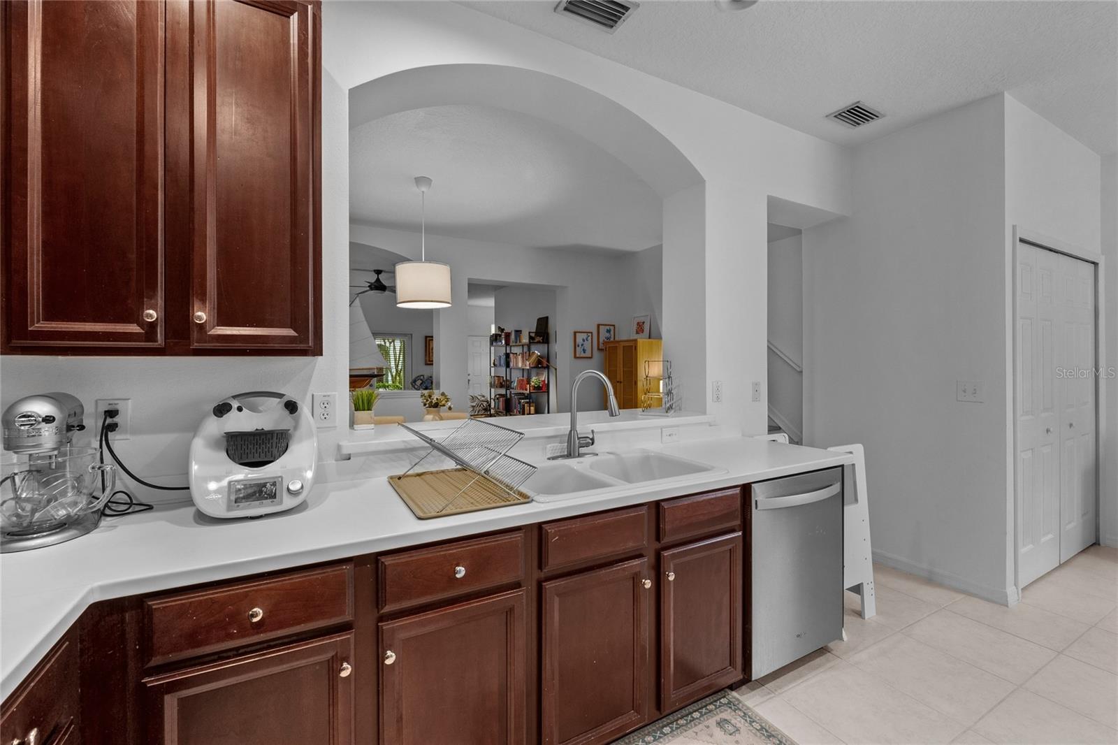 Image 21 of 34 For 9410 Georgian Park Lane 105