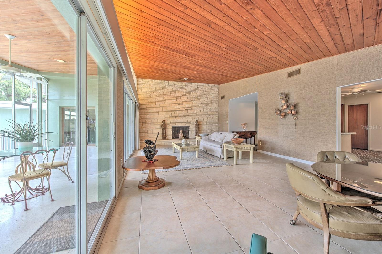 Listing photo id 8 for 7102 Mandy Lane