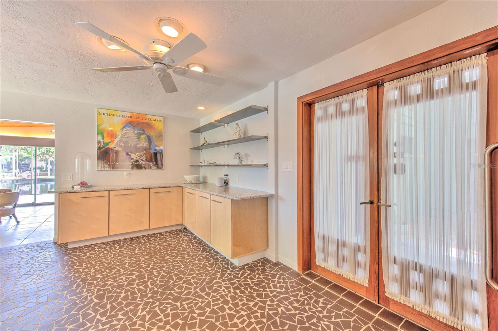 Listing photo id 15 for 7102 Mandy Lane