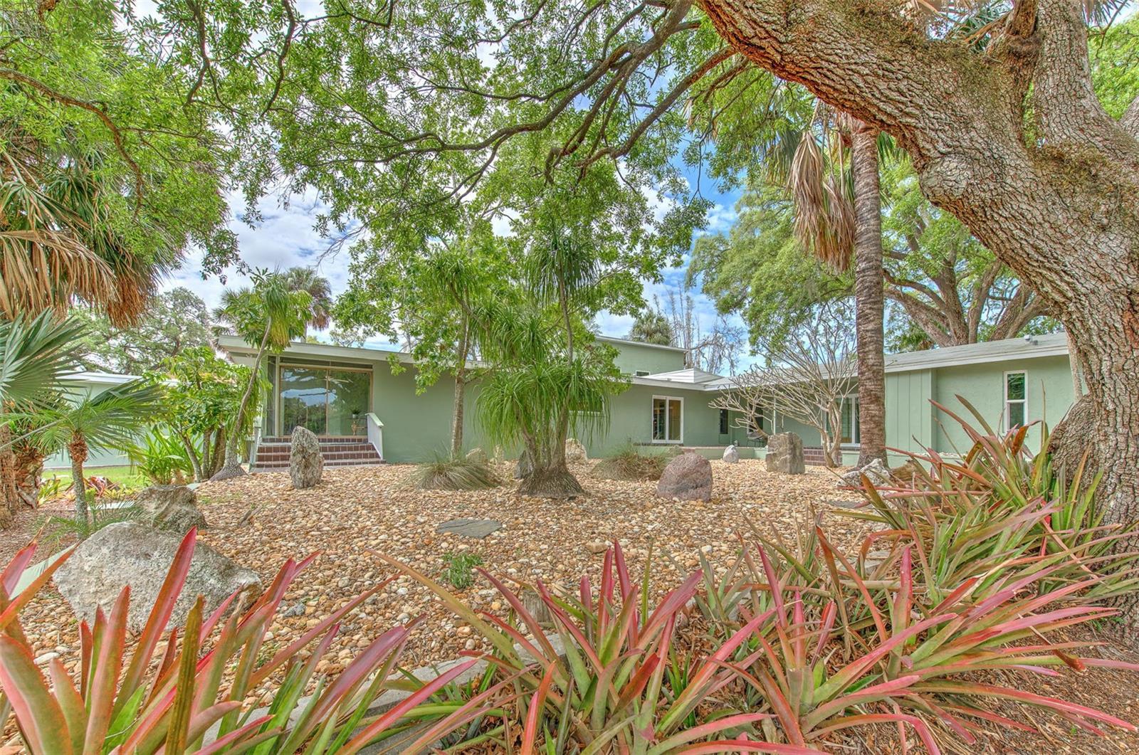 Listing photo id 18 for 7102 Mandy Lane