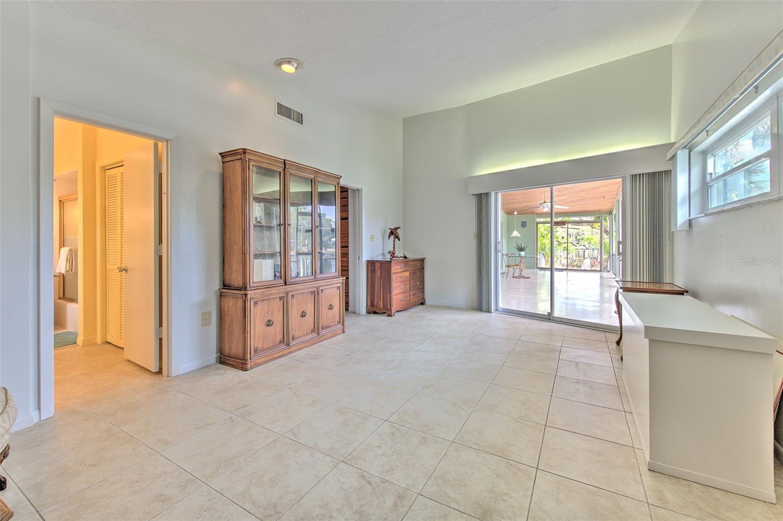 Listing photo id 21 for 7102 Mandy Lane