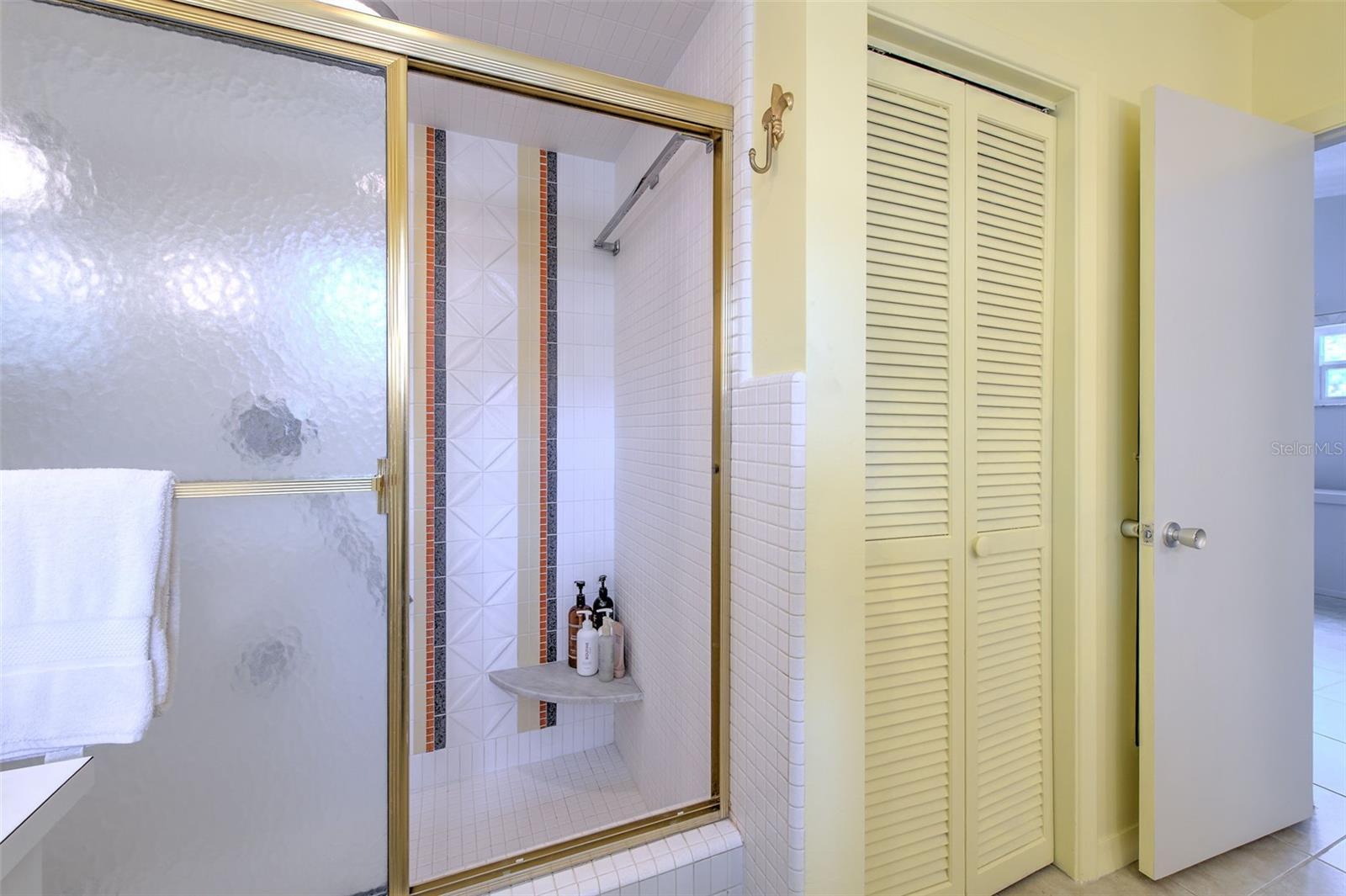 Listing photo id 24 for 7102 Mandy Lane