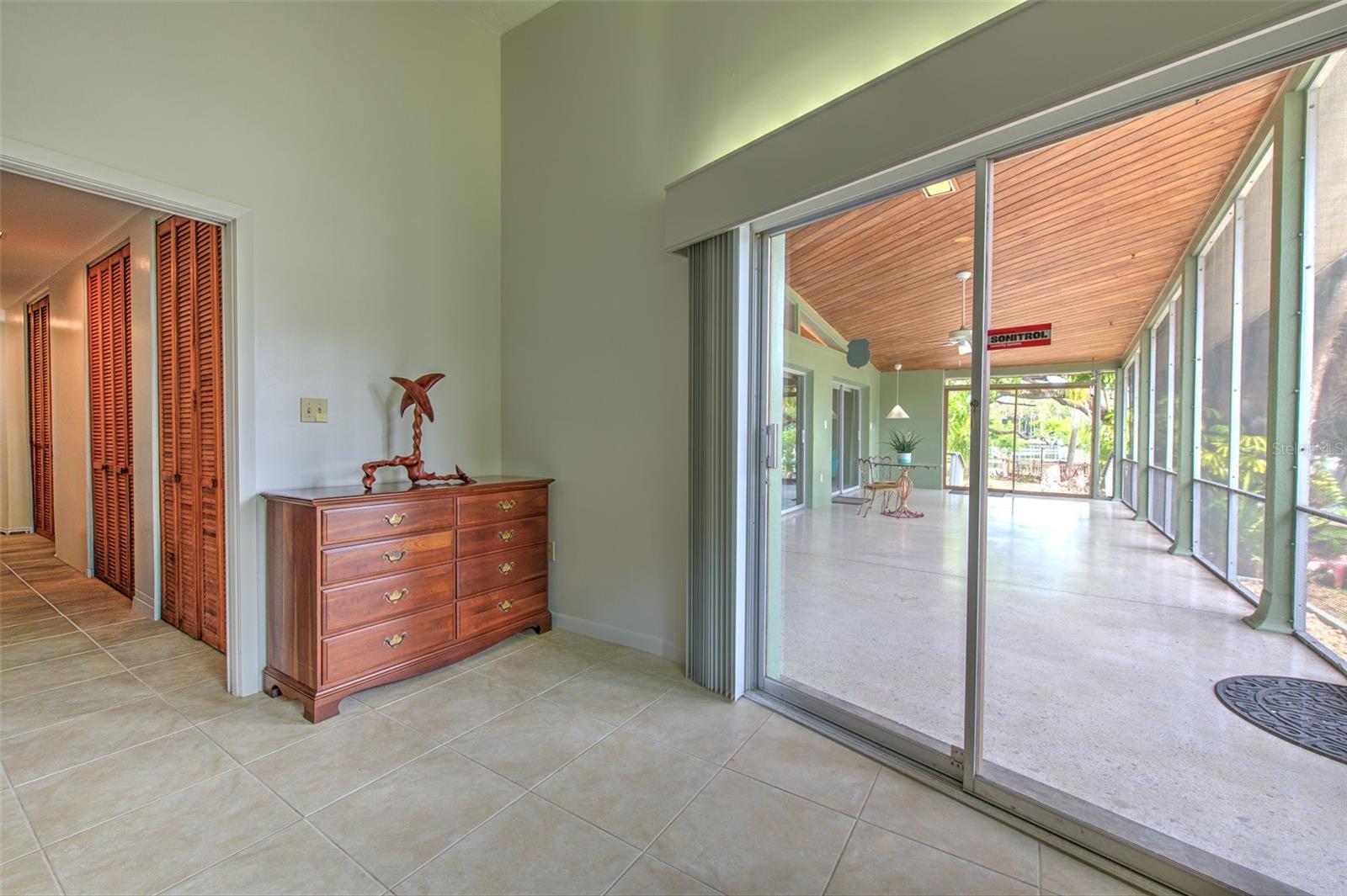 Listing photo id 26 for 7102 Mandy Lane