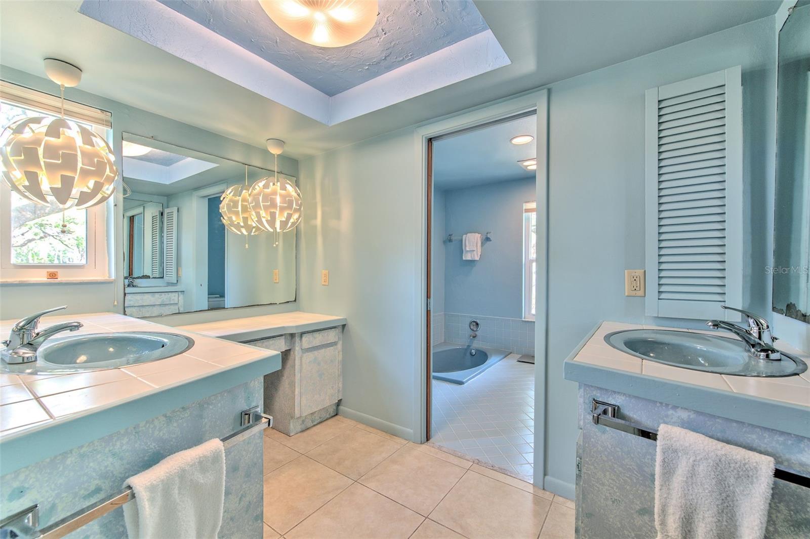 Listing photo id 32 for 7102 Mandy Lane