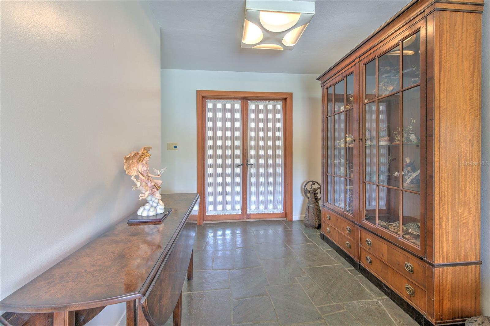 Listing photo id 36 for 7102 Mandy Lane