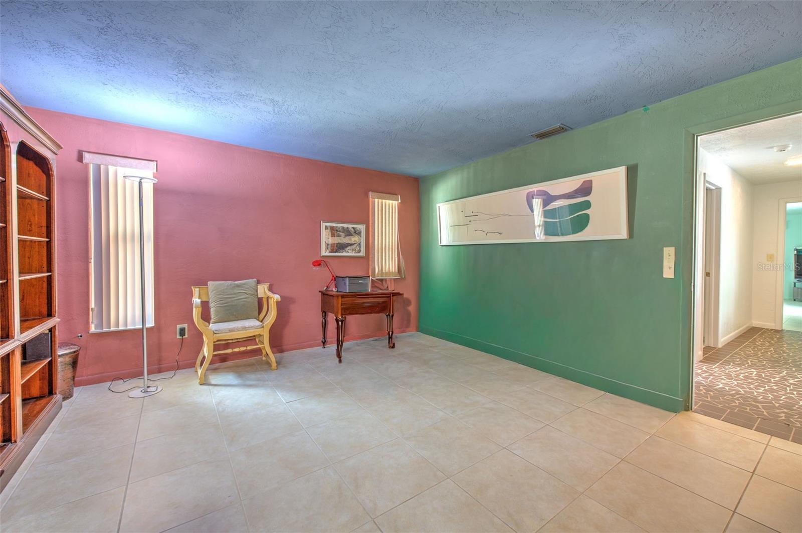 Listing photo id 40 for 7102 Mandy Lane