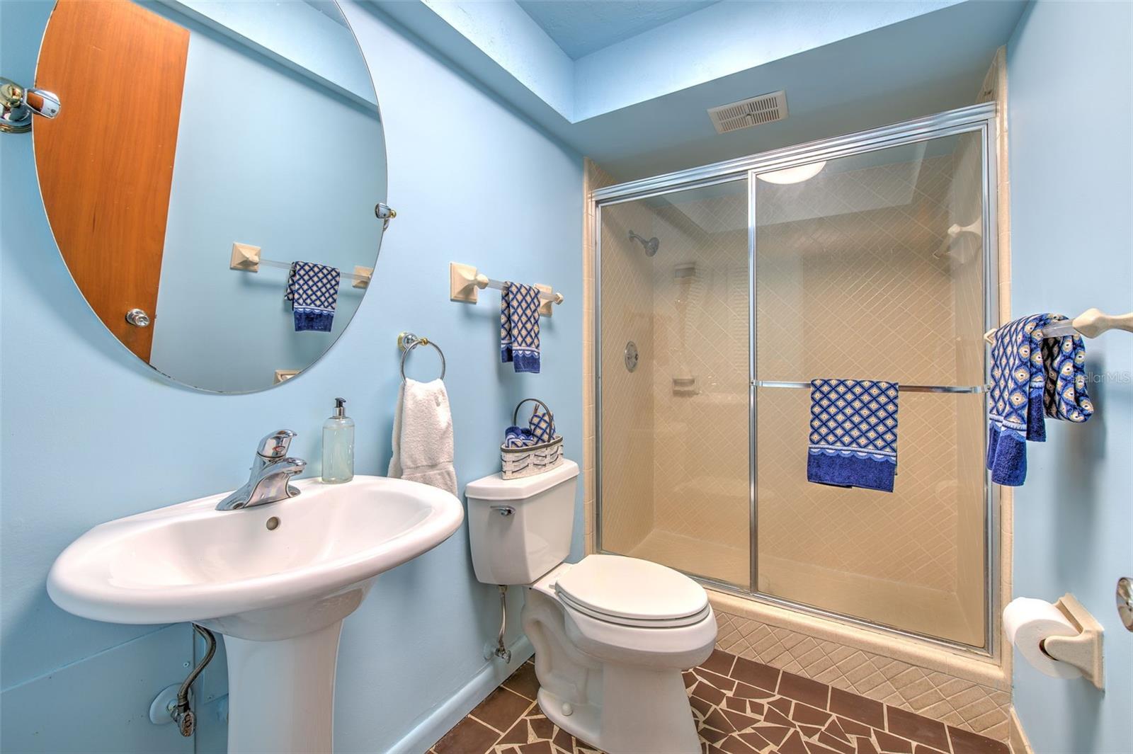 Listing photo id 42 for 7102 Mandy Lane