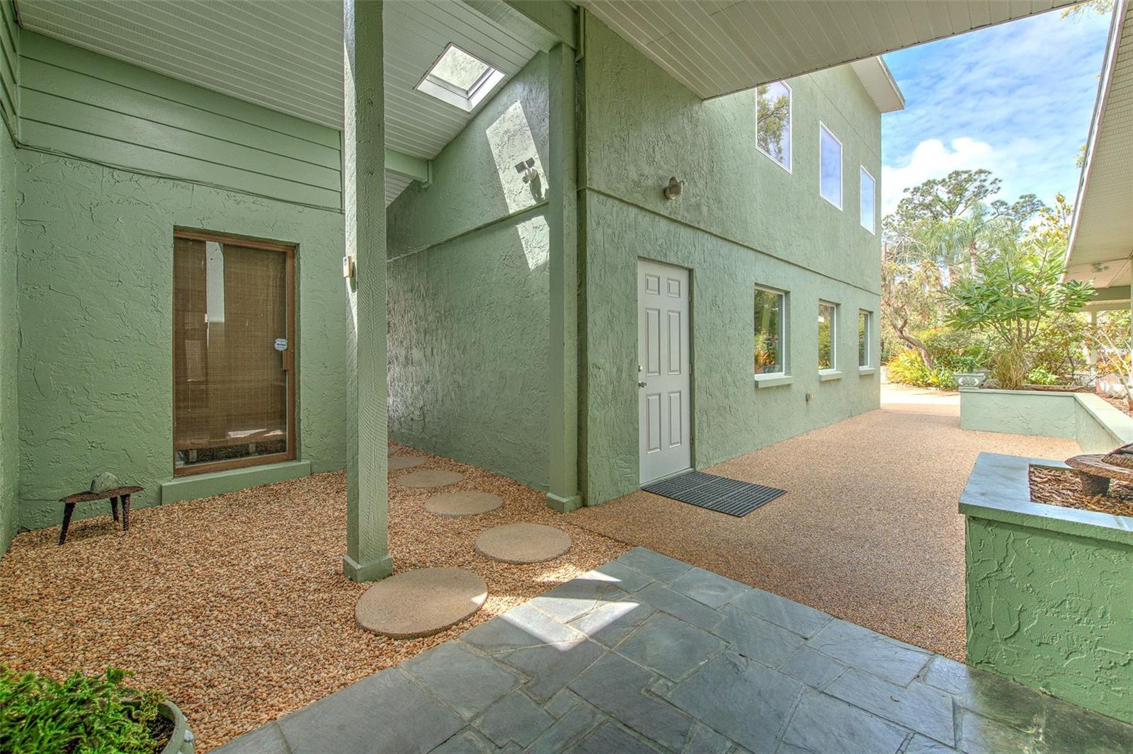 Listing photo id 45 for 7102 Mandy Lane