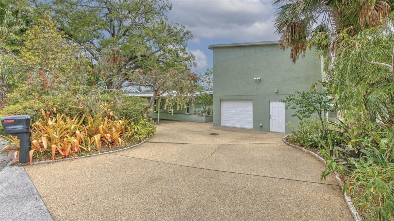 Listing photo id 46 for 7102 Mandy Lane