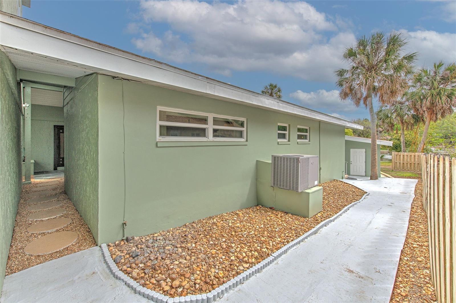 Listing photo id 49 for 7102 Mandy Lane