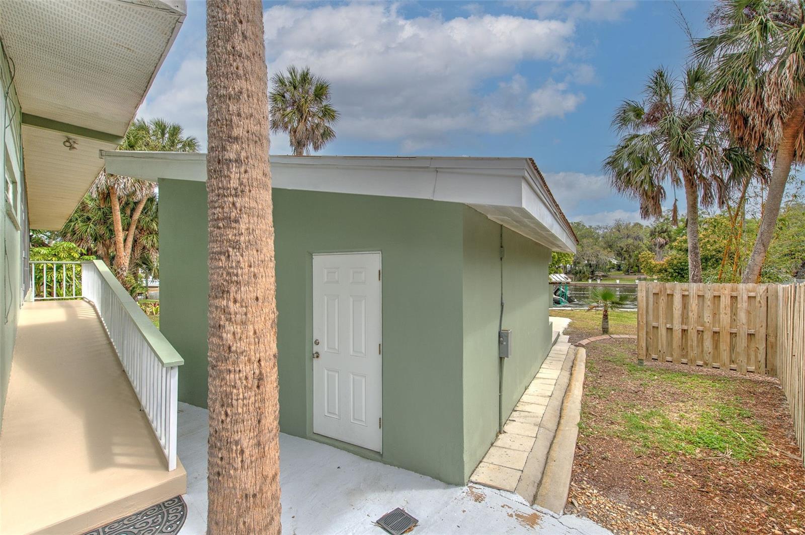 Listing photo id 51 for 7102 Mandy Lane