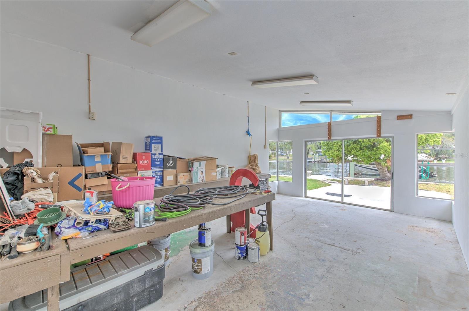 Listing photo id 52 for 7102 Mandy Lane