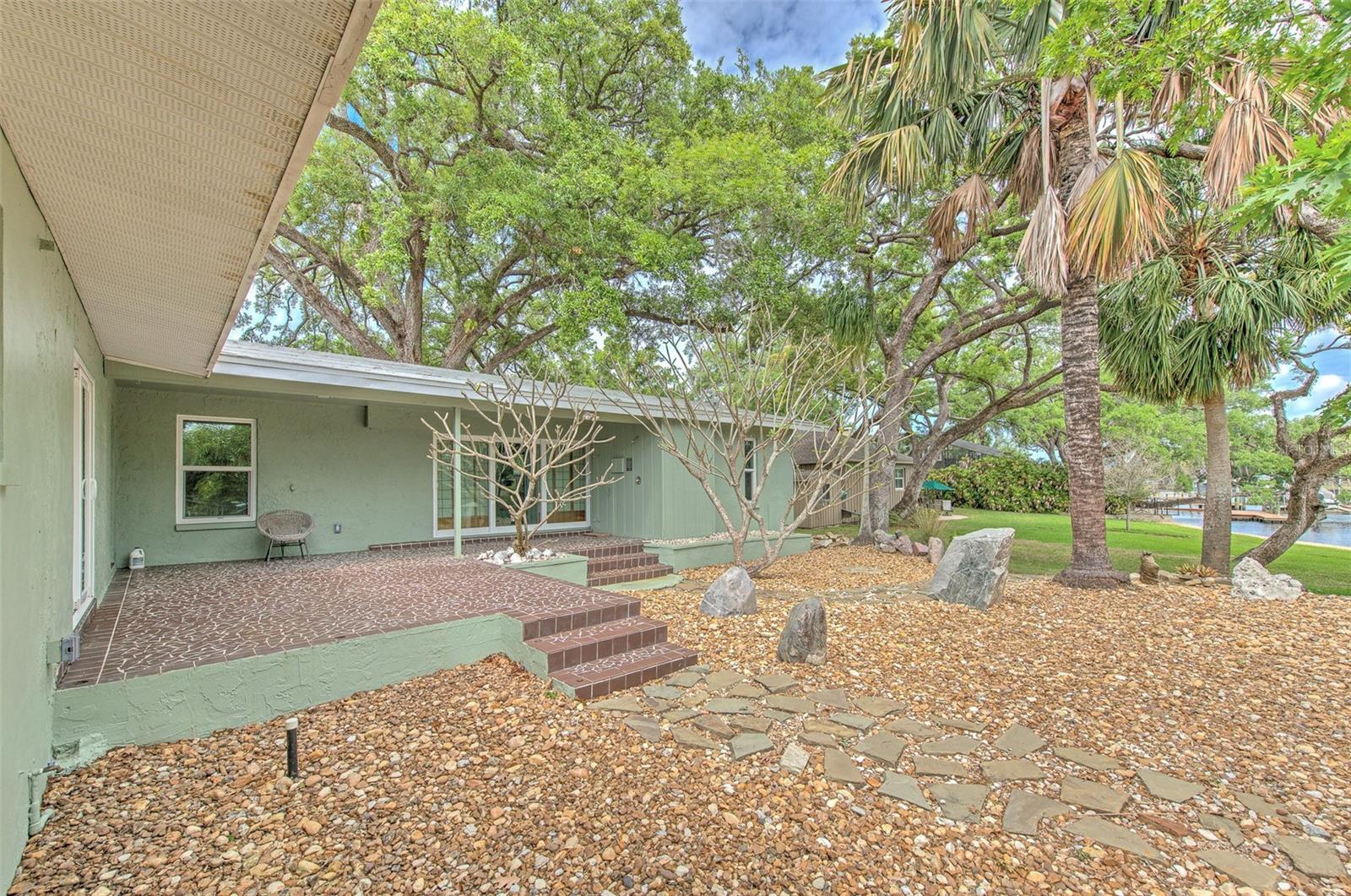 Listing photo id 57 for 7102 Mandy Lane