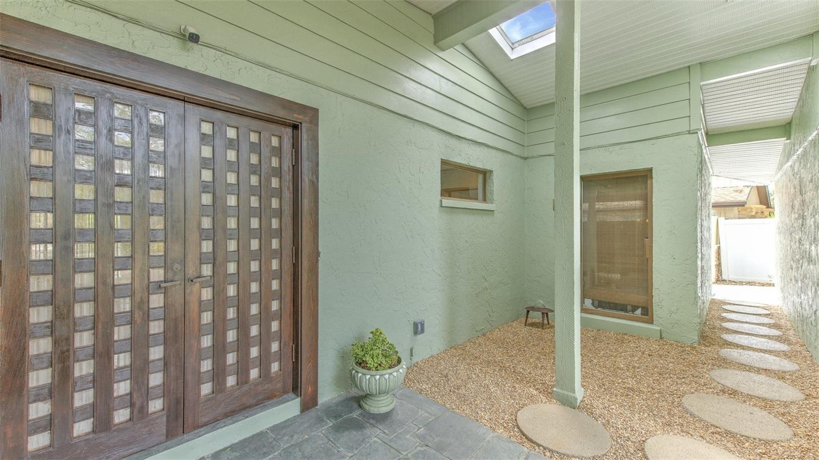 Listing photo id 4 for 7102 Mandy Lane