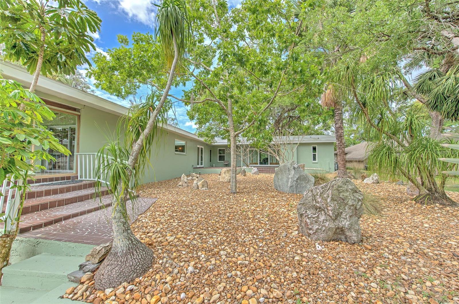 Listing photo id 60 for 7102 Mandy Lane