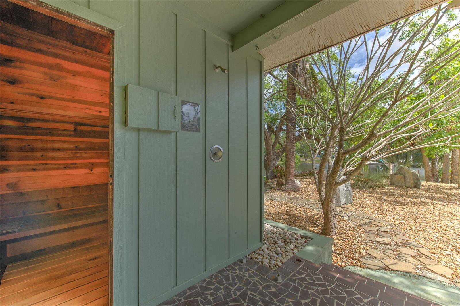 Listing photo id 61 for 7102 Mandy Lane