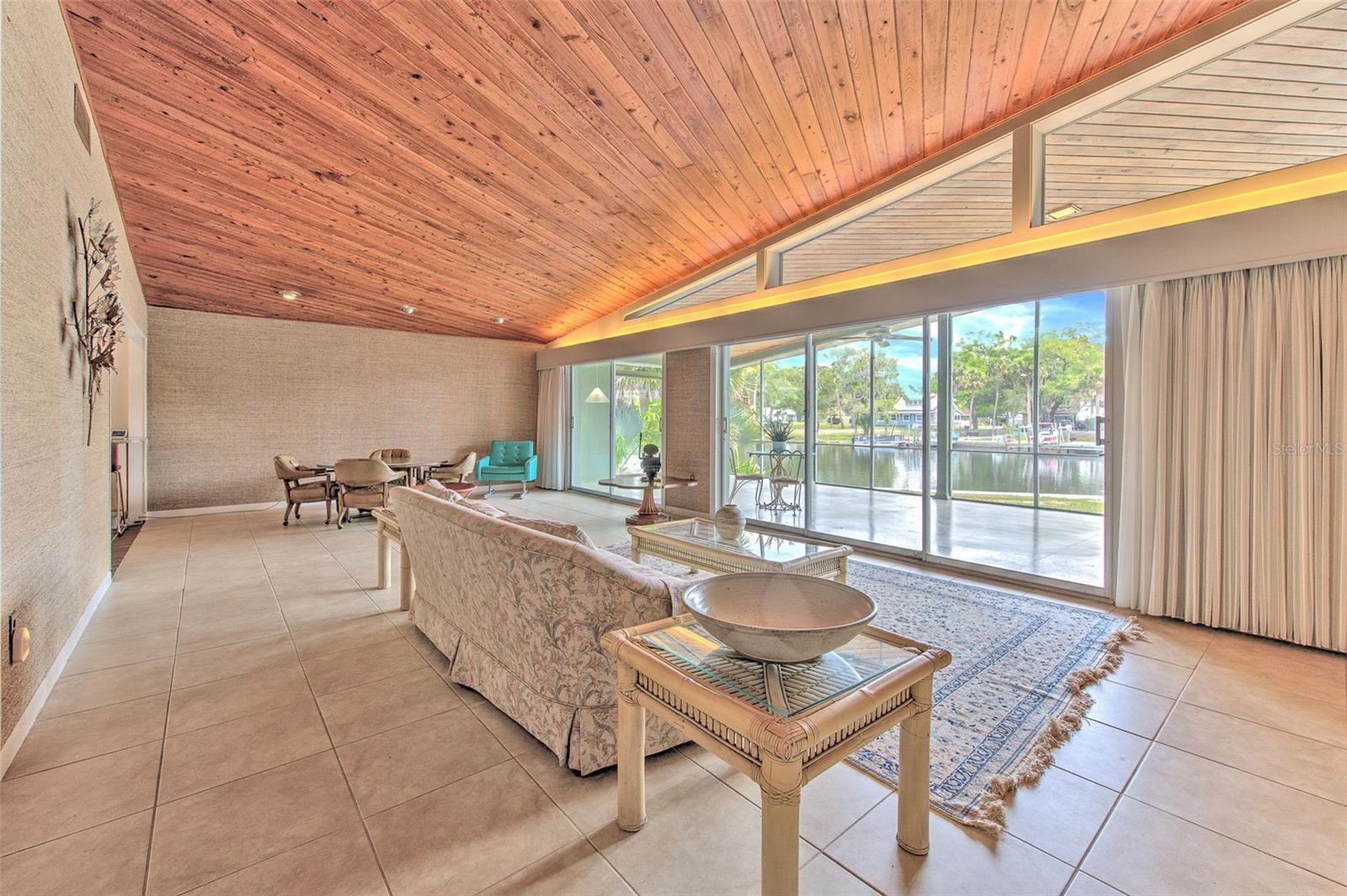 Listing photo id 5 for 7102 Mandy Lane