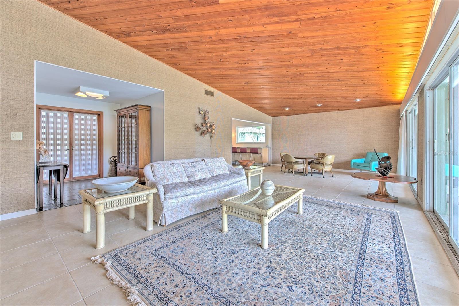 Listing photo id 6 for 7102 Mandy Lane