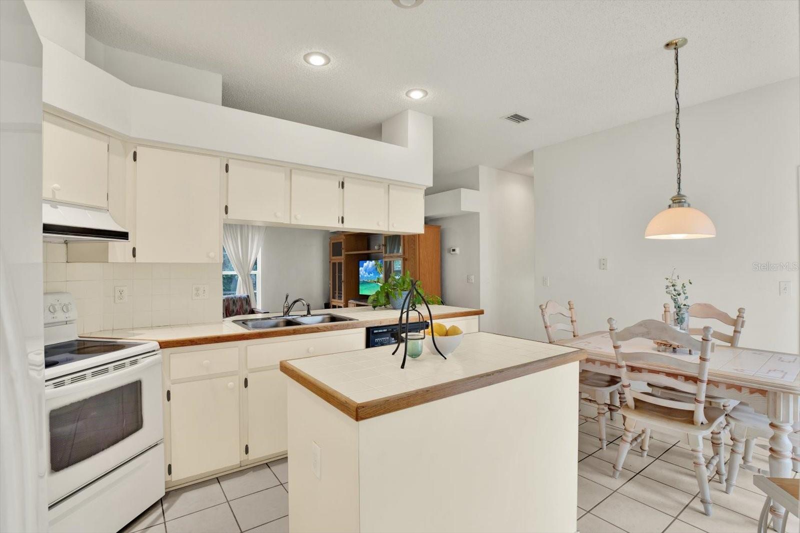 Image 15 of 33 For 2433 Saddlewood Lane