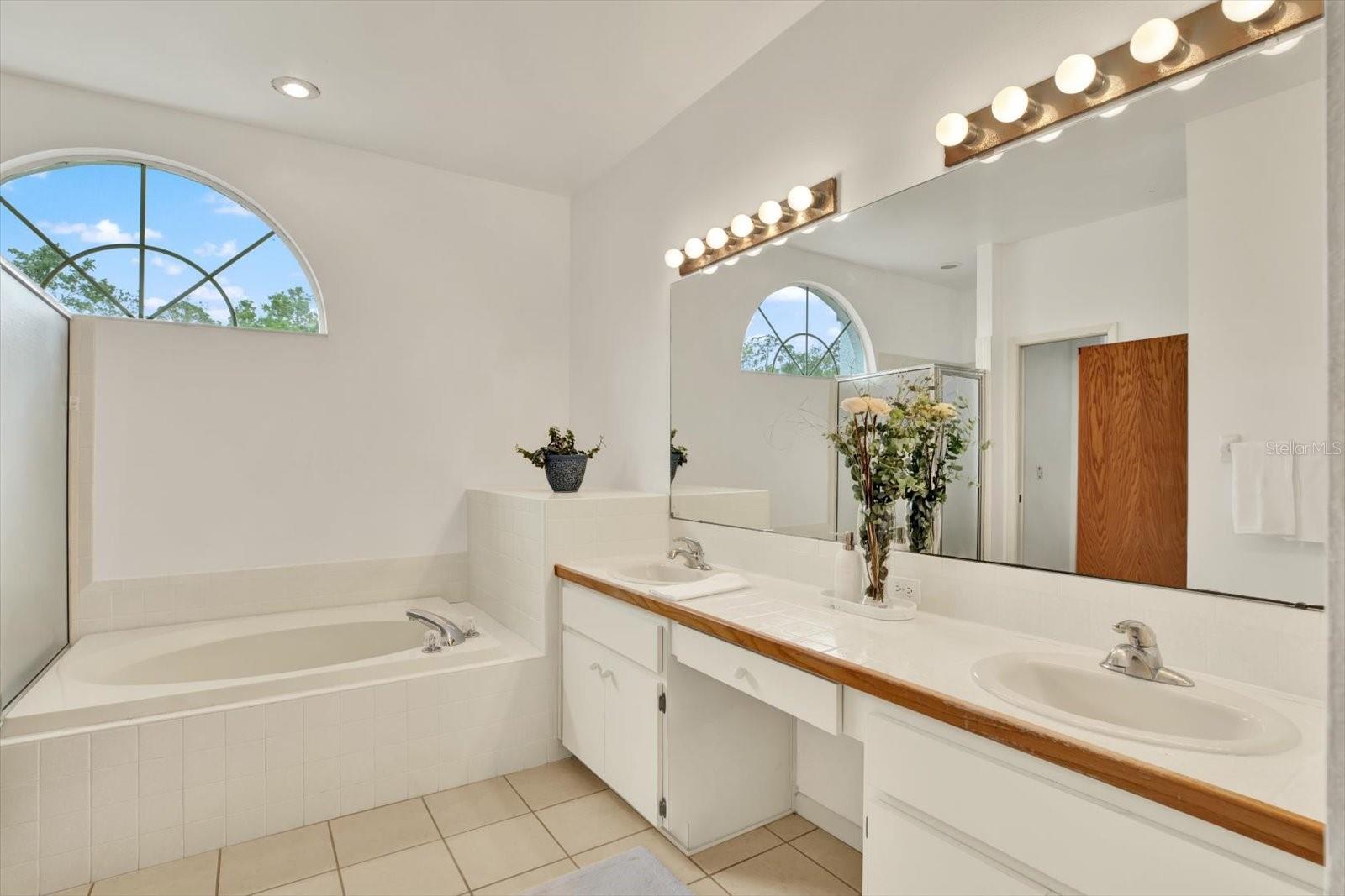 Image 18 of 33 For 2433 Saddlewood Lane