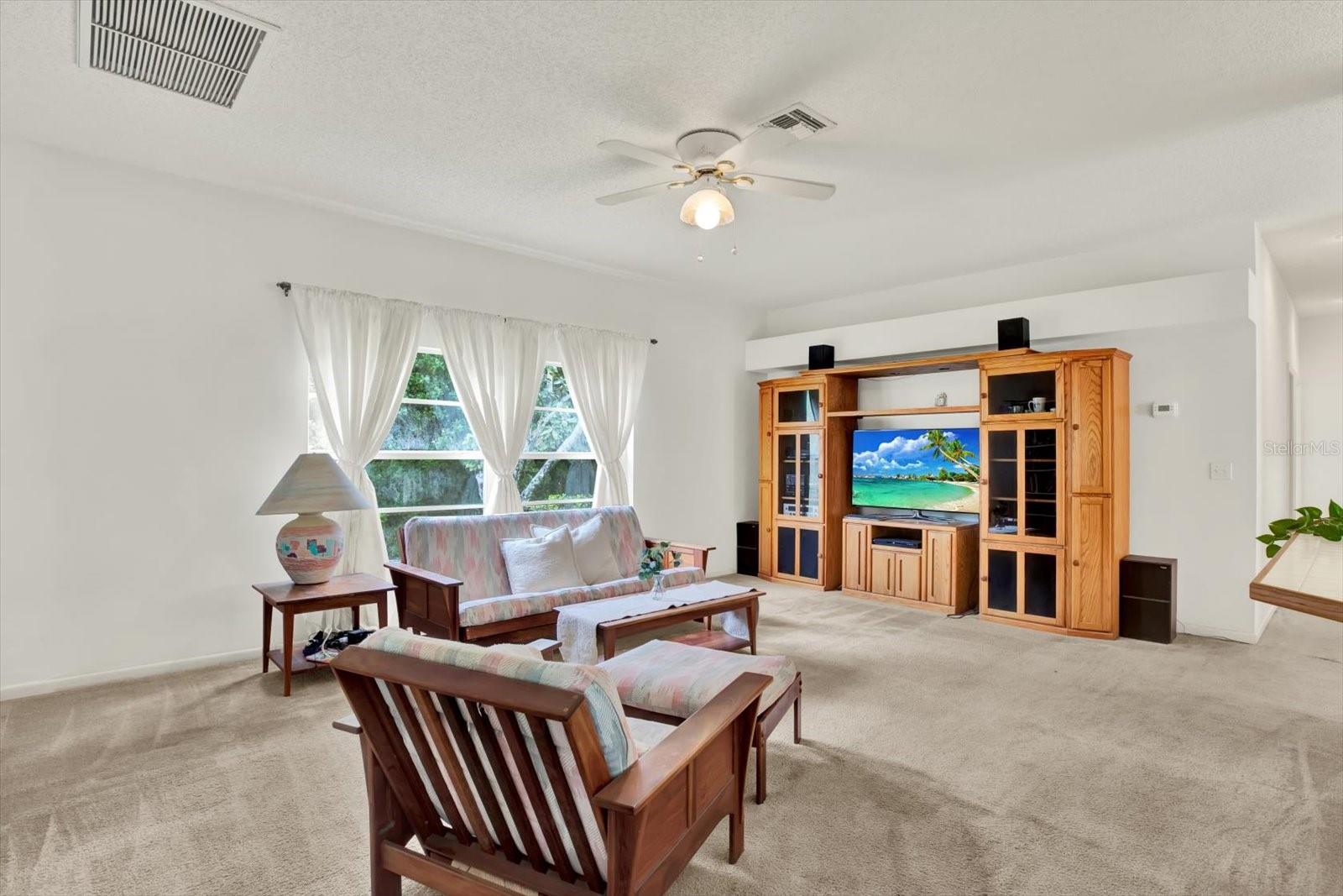 Image 9 of 33 For 2433 Saddlewood Lane