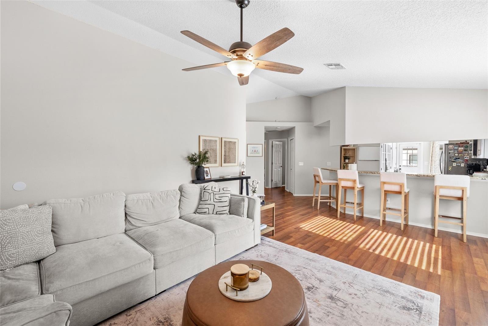 Listing photo id 8 for 3323 Pine Street