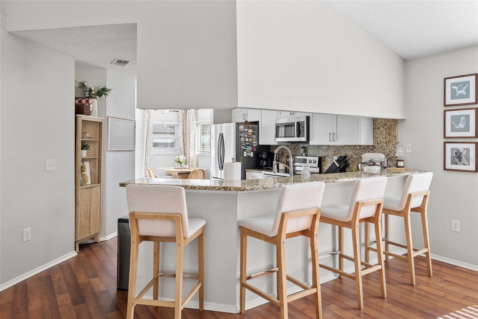 Listing photo id 9 for 3323 Pine Street