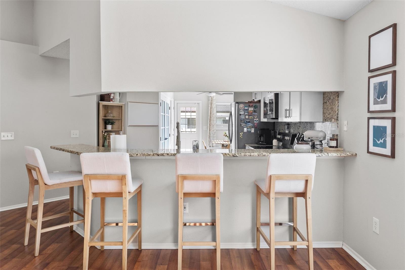 Listing photo id 10 for 3323 Pine Street