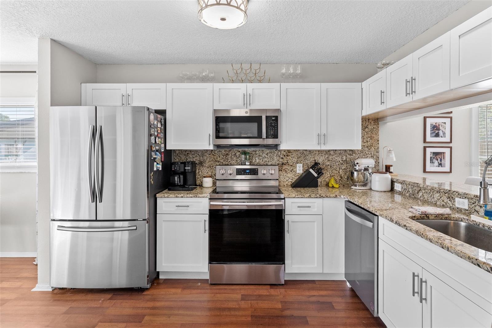 Listing photo id 11 for 3323 Pine Street