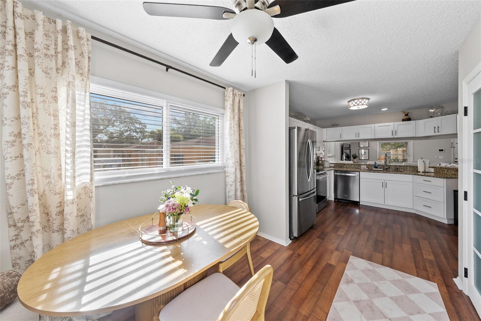 Listing photo id 13 for 3323 Pine Street