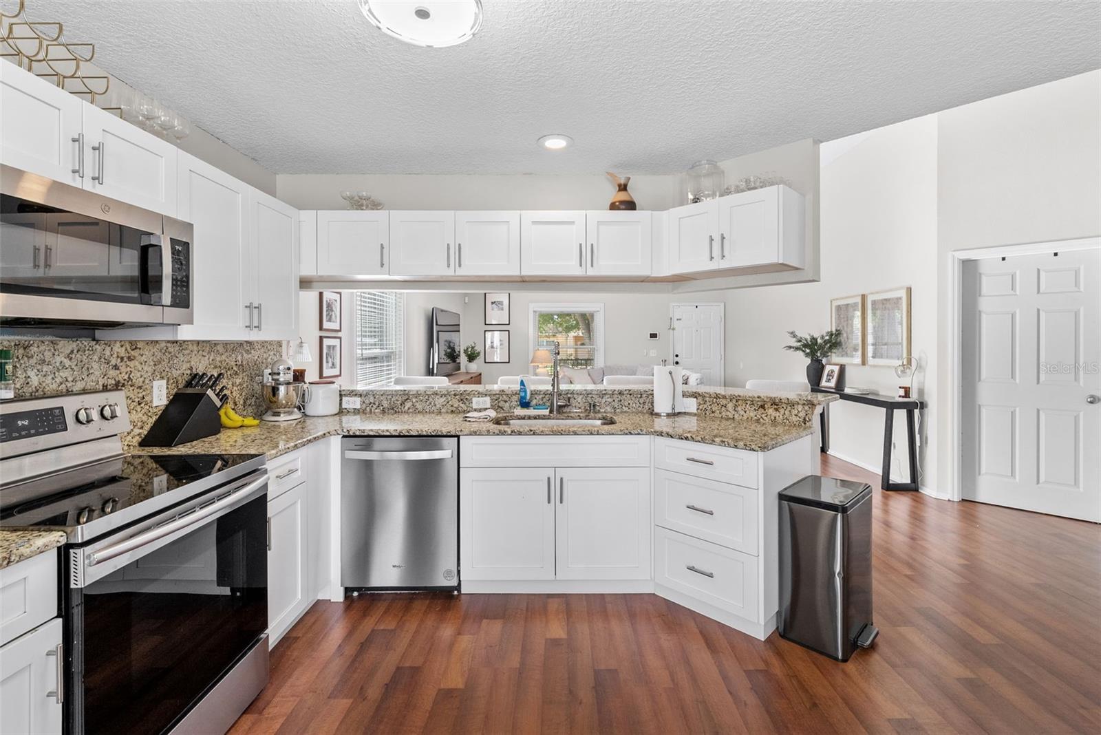 Listing photo id 14 for 3323 Pine Street