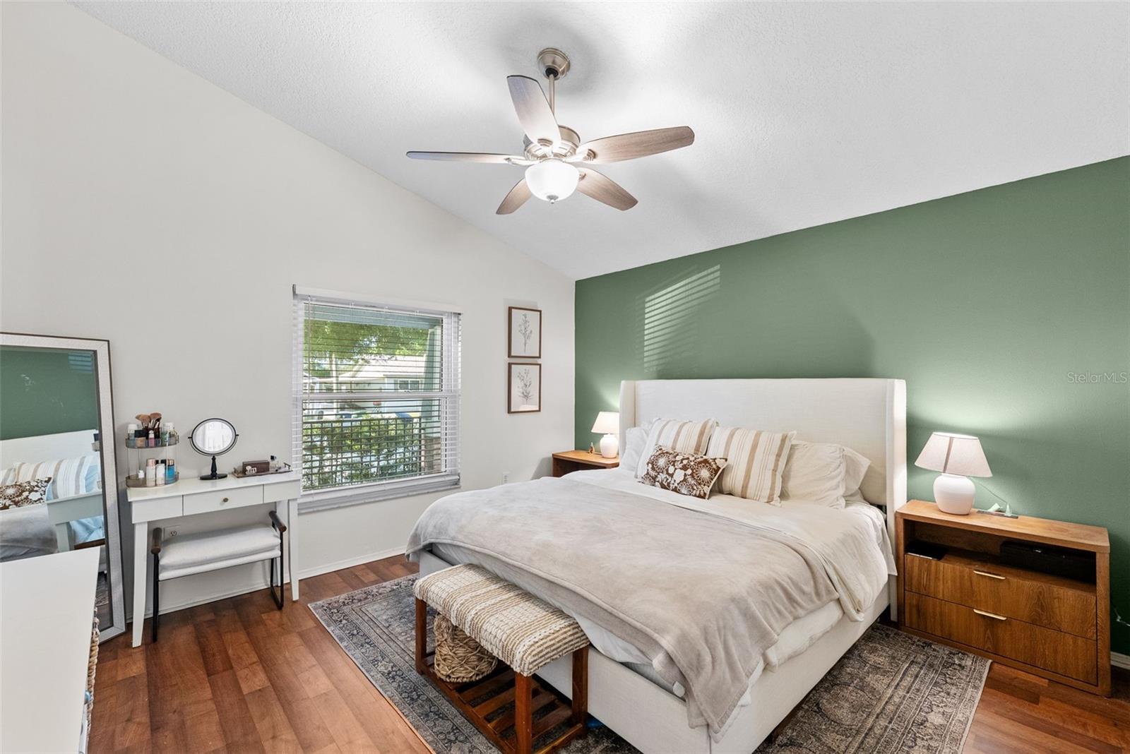 Listing photo id 15 for 3323 Pine Street