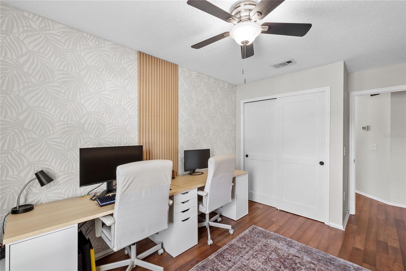 Listing photo id 21 for 3323 Pine Street