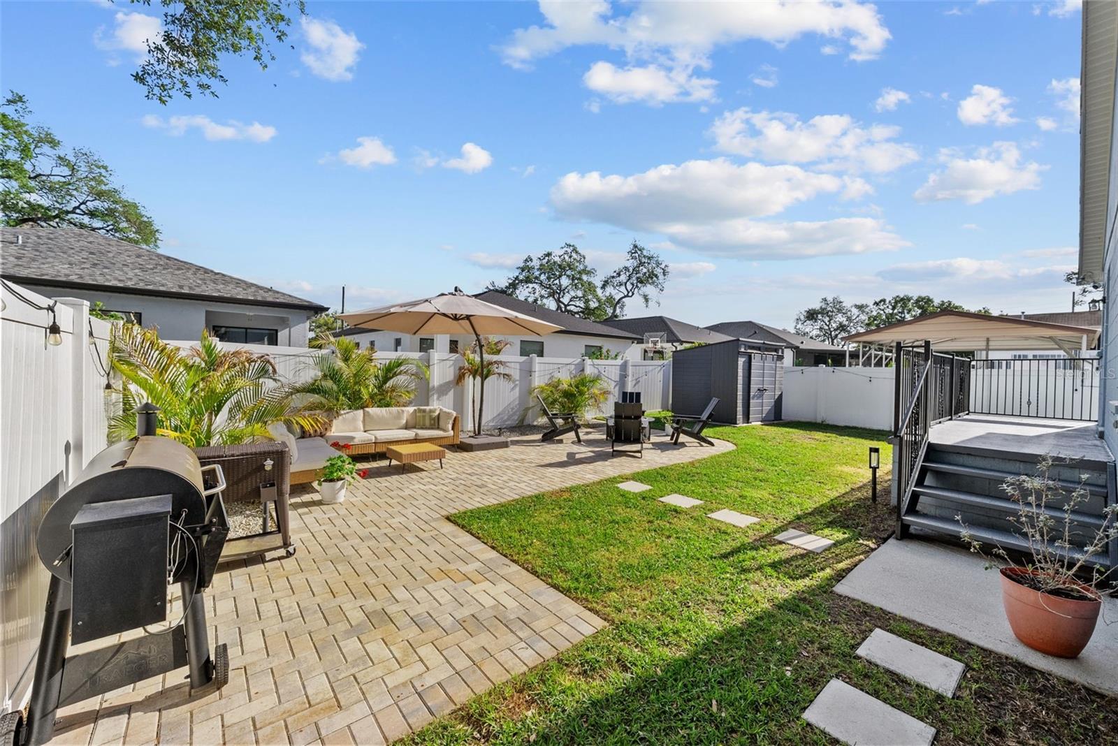 Listing photo id 2 for 3323 Pine Street